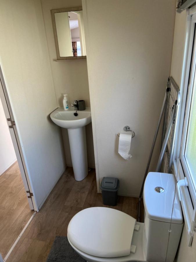 Angie'S Caravan At Seawick Hotel Saint Osyth Exterior photo